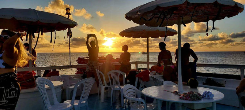 Entardecer - Passeio de barco coletivo